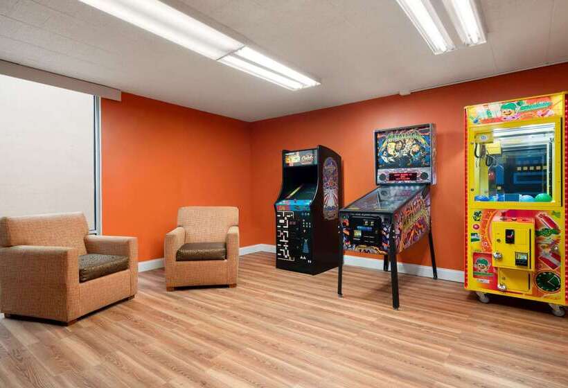 Days Hotel By Wyndham Allentown Airport / Lehigh Valley