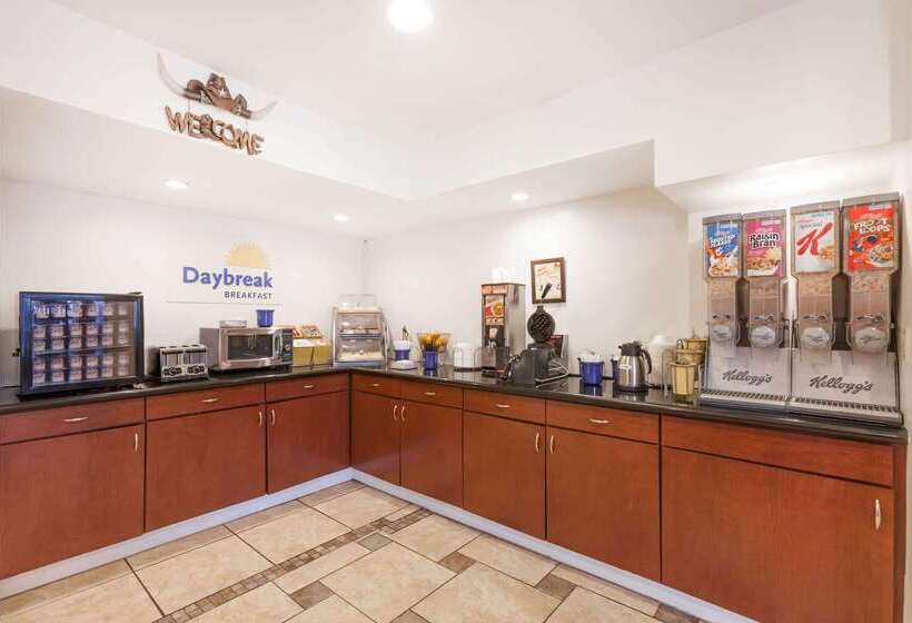 Отель Days Inn By Wyndham Austin/university/downtown