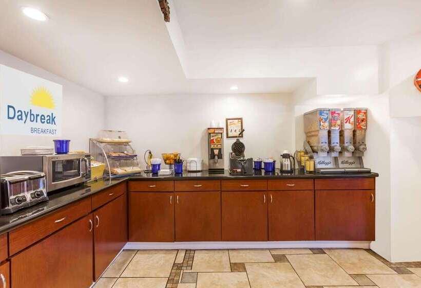 Отель Days Inn By Wyndham Austin/university/downtown