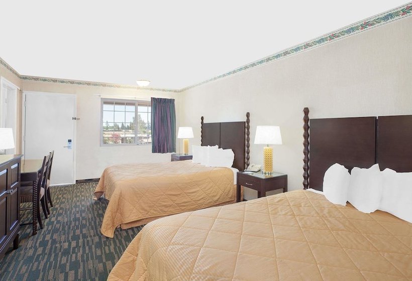 ホテル Days Inn By Wyndham Fresno Central