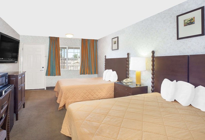 ホテル Days Inn By Wyndham Fresno Central