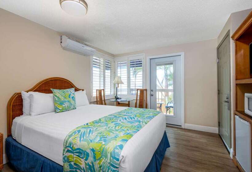 Отель Days Inn By Wyndham Maui Oceanfront