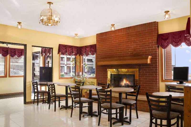 Отель Days Inn By Wyndham Wichita West Near Airport