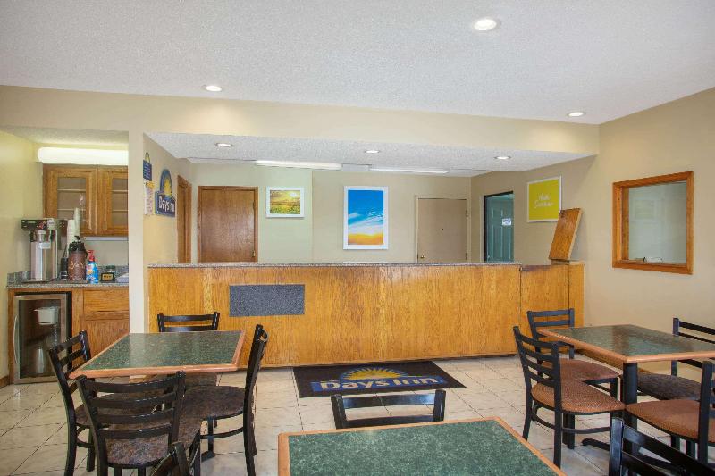 酒店 Days Inn By Wyndham Wichita West Near Airport
