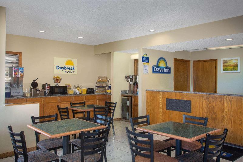 Отель Days Inn By Wyndham Wichita West Near Airport