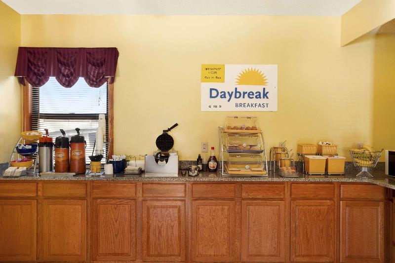 酒店 Days Inn By Wyndham Wichita West Near Airport