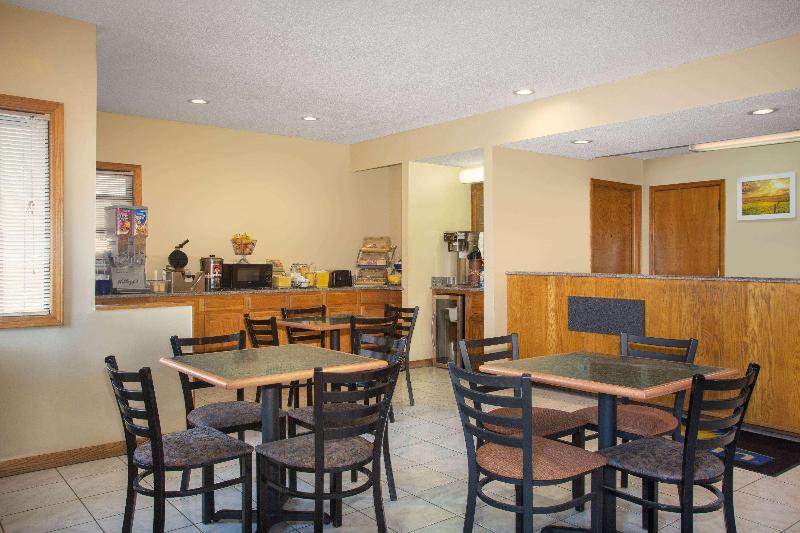 酒店 Days Inn By Wyndham Wichita West Near Airport