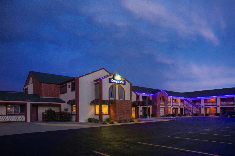 酒店 Days Inn By Wyndham Wichita West Near Airport