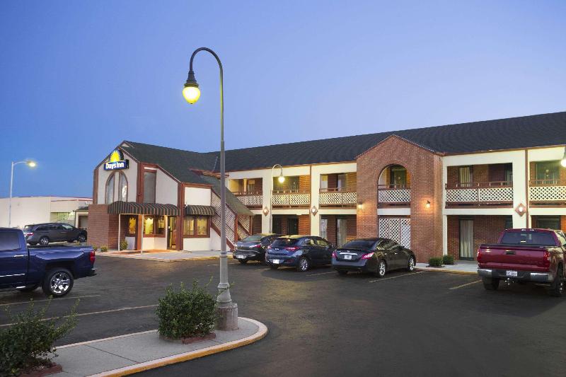 酒店 Days Inn By Wyndham Wichita West Near Airport