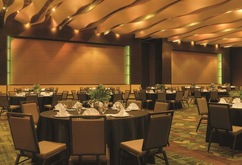 Отель Doubletree By Hilton  Cedar Rapids Convention Complex