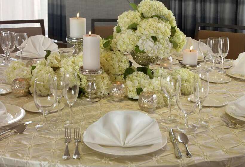 Отель Doubletree By Hilton  Cedar Rapids Convention Complex