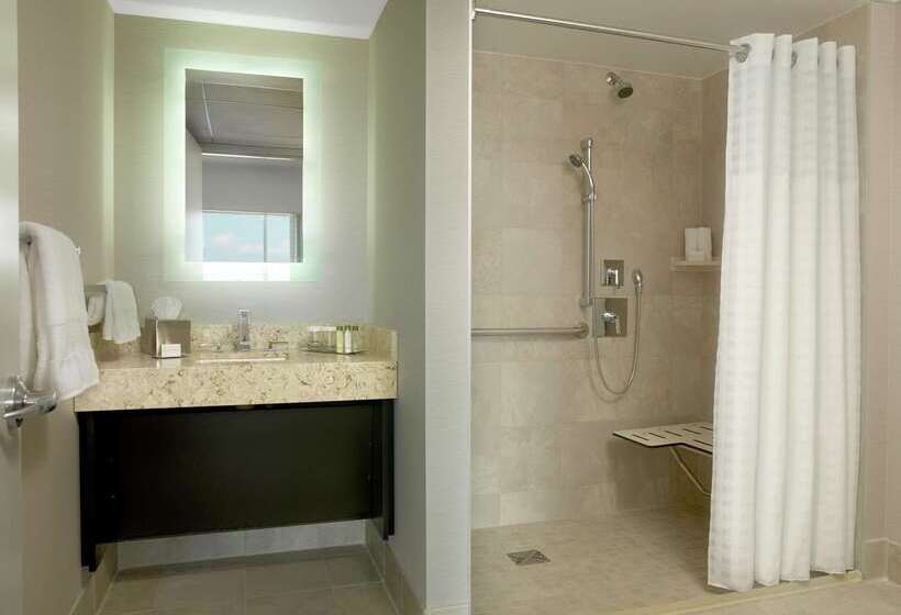 Отель Doubletree By Hilton  Cedar Rapids Convention Complex