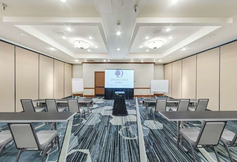 هتل Doubletree By Hilton Minneapolis Park Place