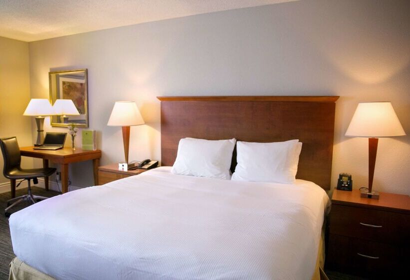 هتل Doubletree By Hilton Minneapolis Park Place