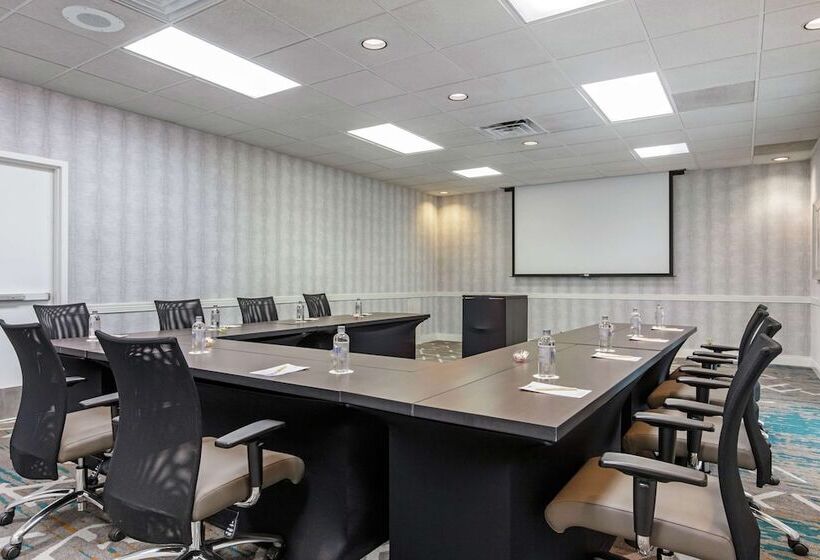 هتل Doubletree By Hilton Birmingham Perimeter Park