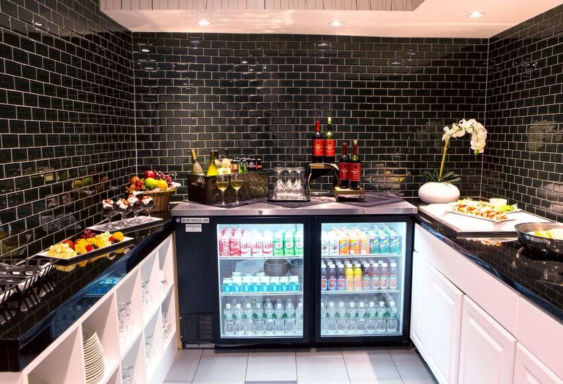 Doubletree By Hilton Hotel Portland