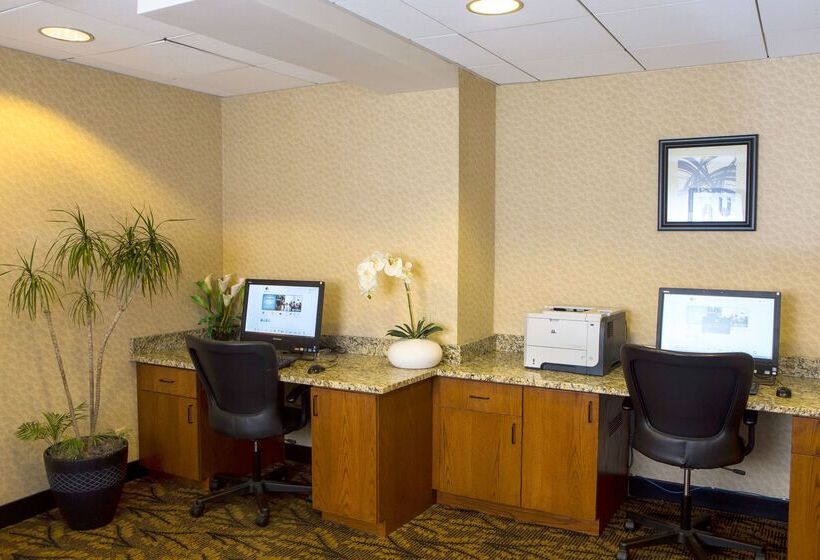 Doubletree By Hilton Hotel Portland