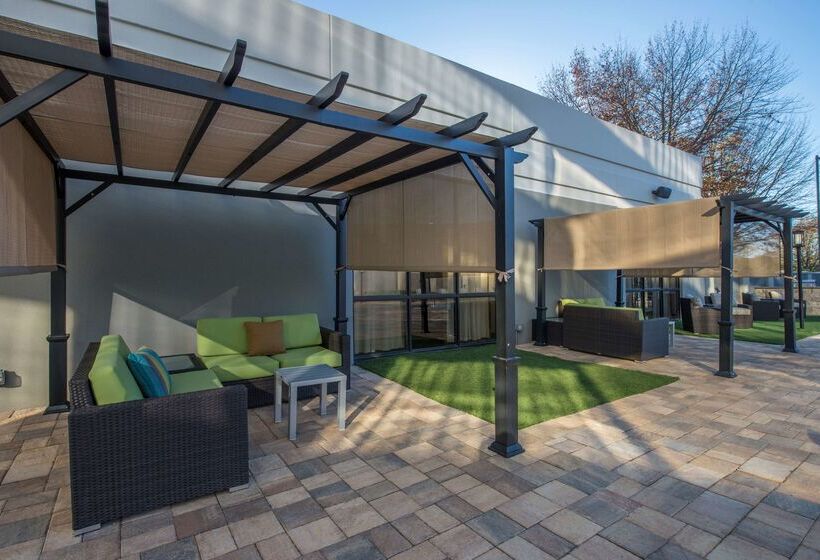 호텔 Doubletree By Hilton Winston Salem University