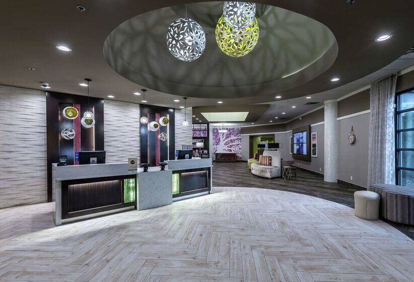 호텔 Doubletree By Hilton Winston Salem University