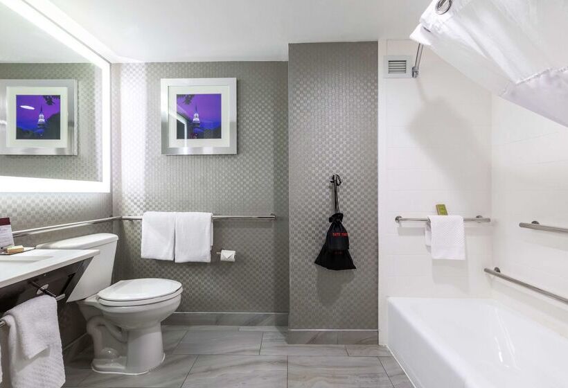 호텔 Doubletree By Hilton Winston Salem University