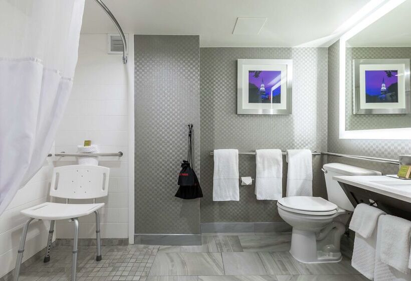 호텔 Doubletree By Hilton Winston Salem University