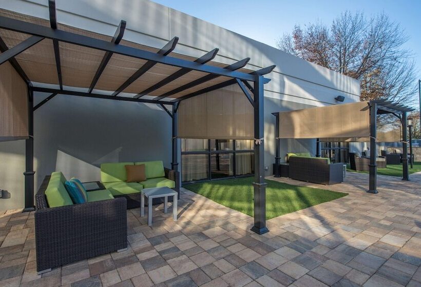 호텔 Doubletree By Hilton Winston Salem University