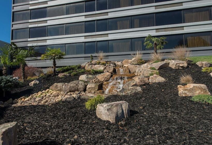 فندق Doubletree By Hilton Winston Salem University