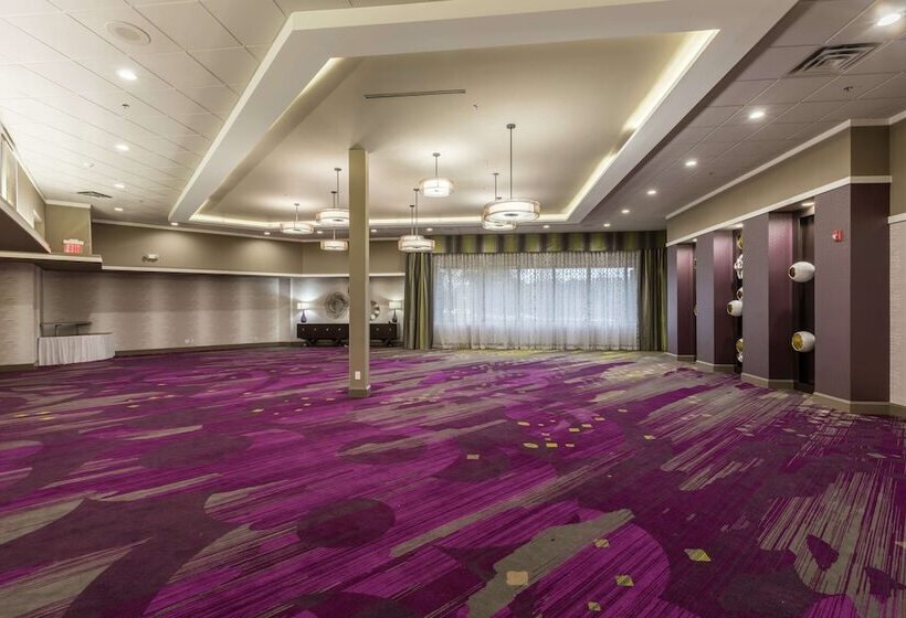 فندق Doubletree By Hilton Winston Salem University