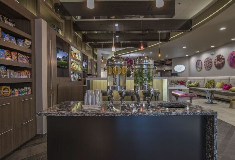 호텔 Doubletree By Hilton Winston Salem University