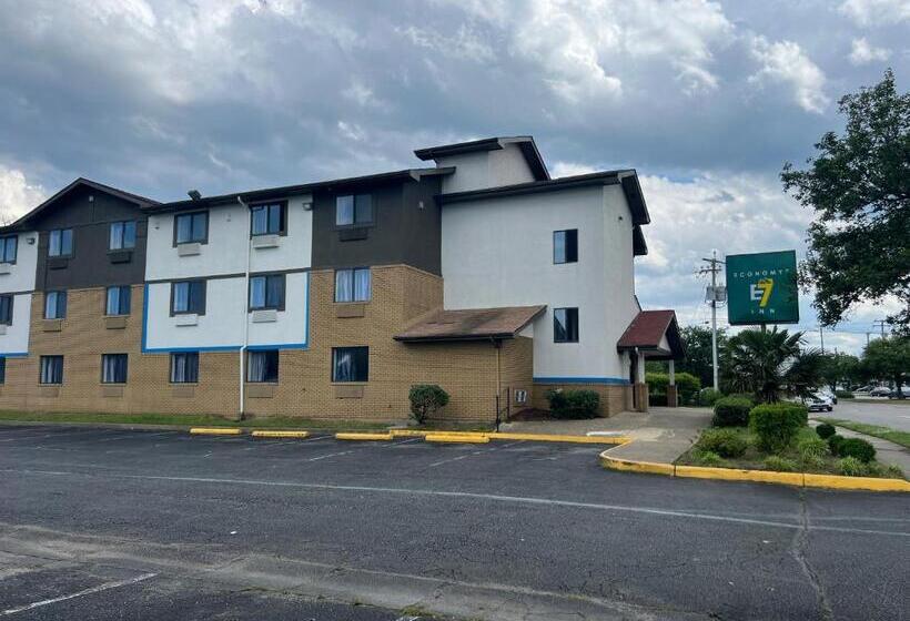 ホテル Economy 7 Inn   Norfolk