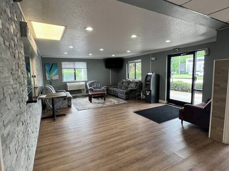 ホテル Economy 7 Inn   Norfolk