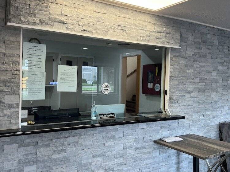 ホテル Economy 7 Inn   Norfolk