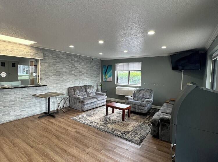 ホテル Economy 7 Inn   Norfolk