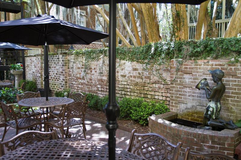 בית מלון כפרי Eliza Thompson House, Historic Inns Of Savannah Collection