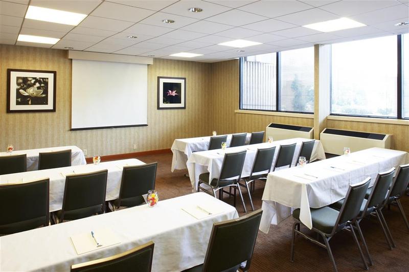 Отель Four Points By Sheraton Charlotte