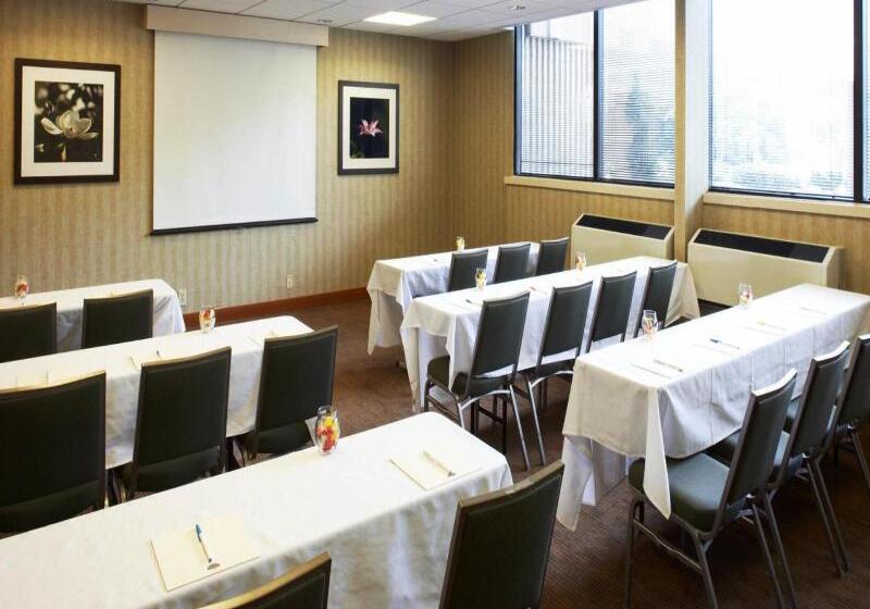 Отель Four Points By Sheraton Charlotte