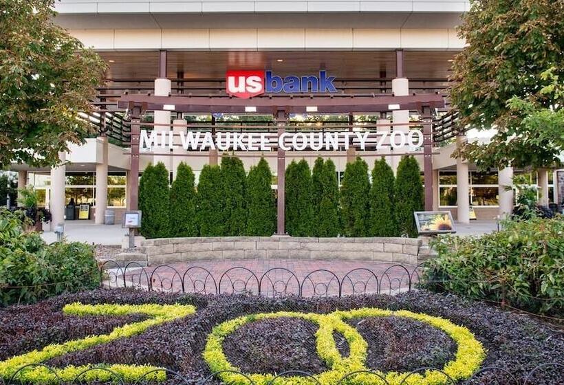 호텔 Four Points By Sheraton Milwaukee North Shore