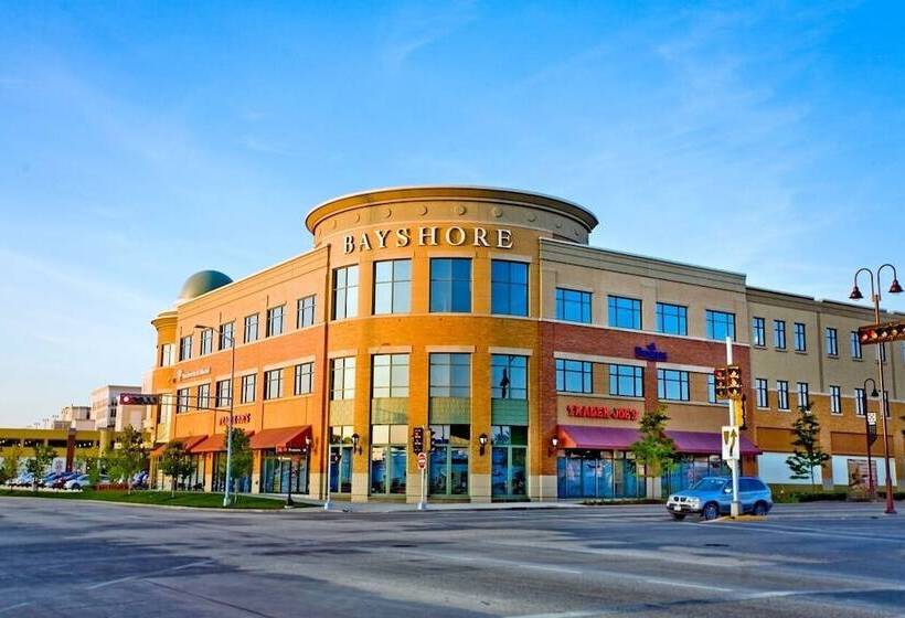 فندق Four Points By Sheraton Milwaukee North Shore