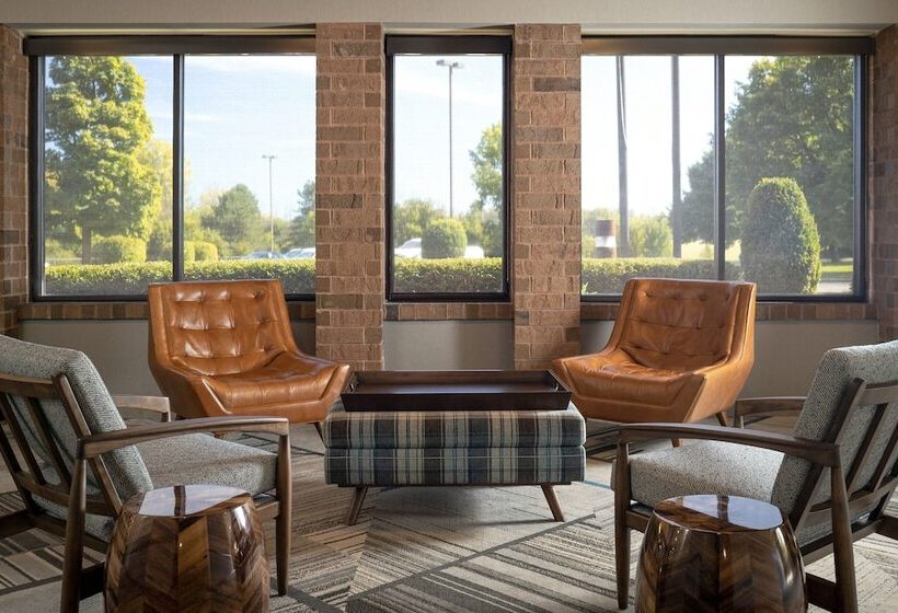 호텔 Four Points By Sheraton Milwaukee North Shore