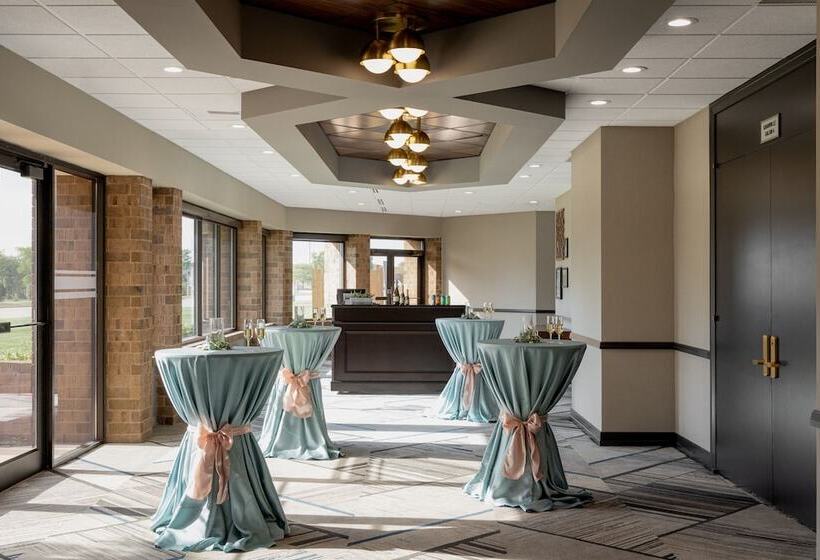 호텔 Four Points By Sheraton Milwaukee North Shore