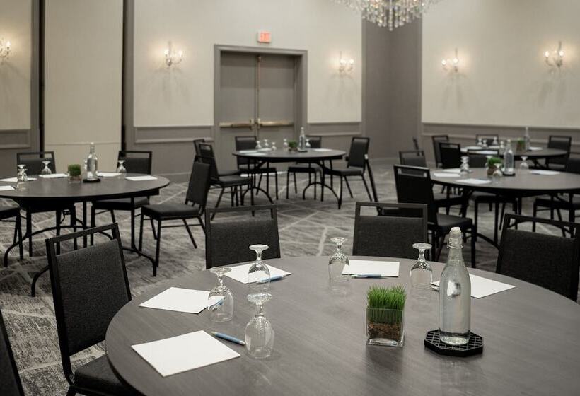 호텔 Four Points By Sheraton Milwaukee North Shore