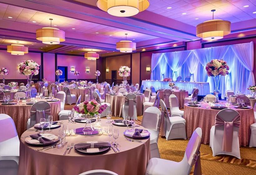 فندق Four Points By Sheraton Milwaukee North Shore