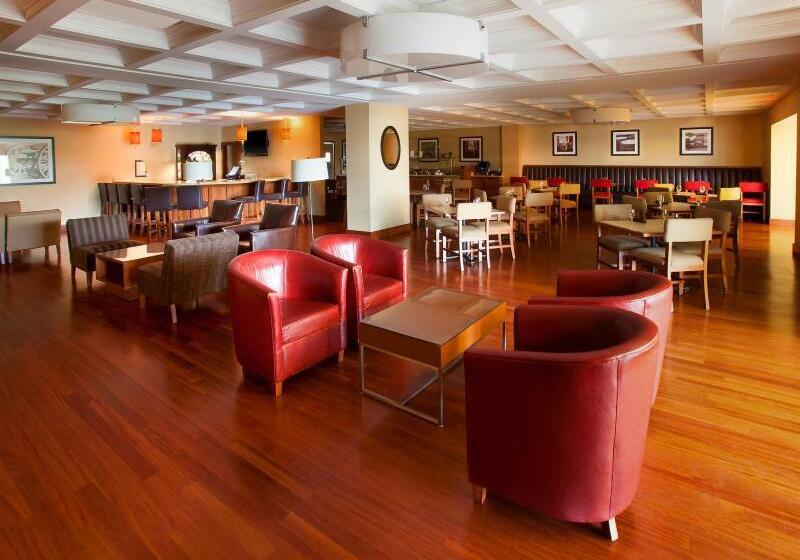 Отель Four Points Philadelphia Northeast