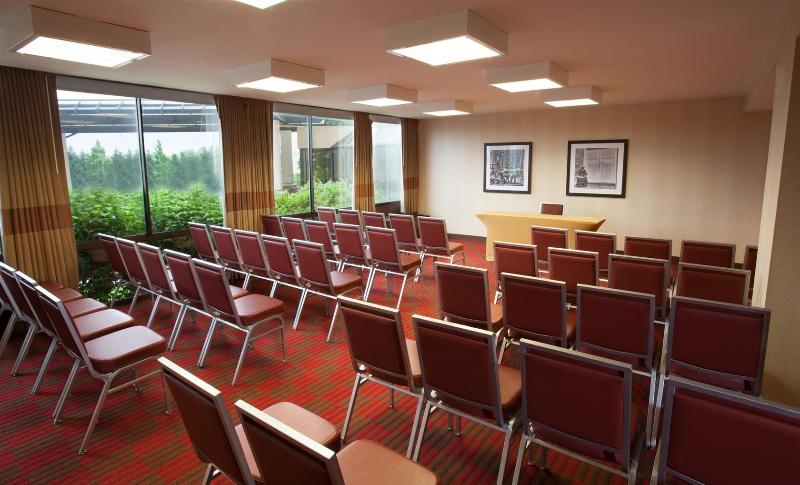 Отель Four Points Philadelphia Northeast