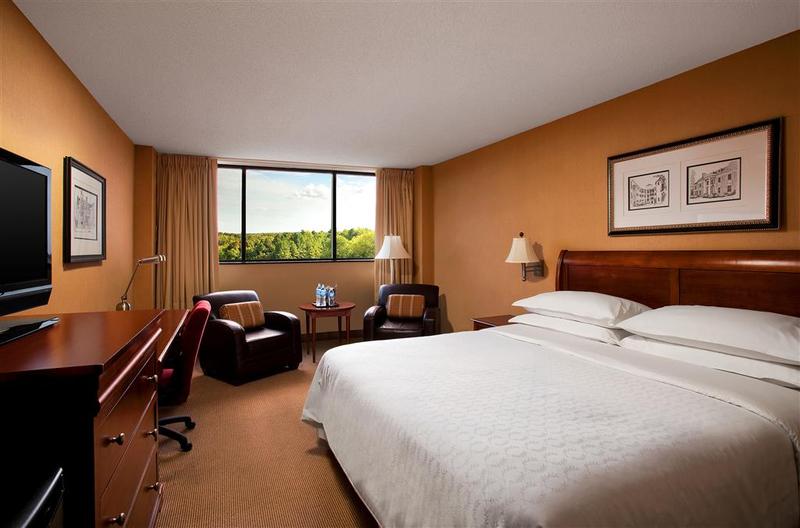 Отель Four Points By Sheraton Richmond