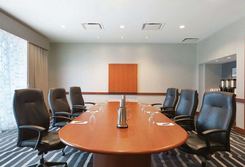 فندق Hilton Boston Logan Airport