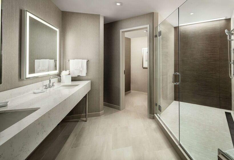 هتل Hilton Boston Logan Airport