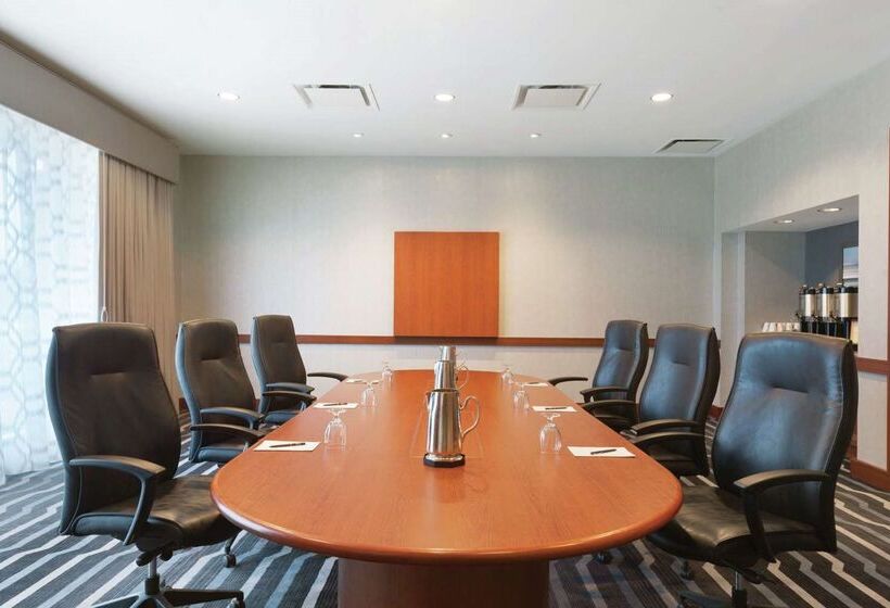 فندق Hilton Boston Logan Airport