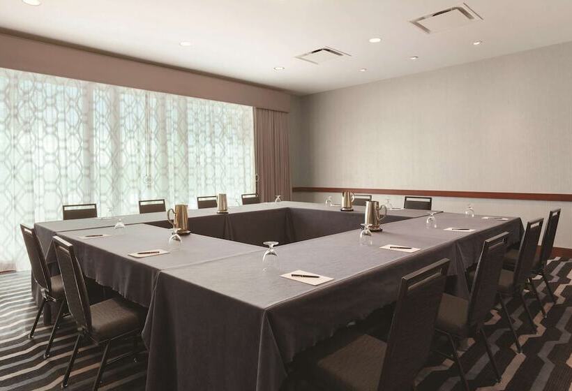 فندق Hilton Boston Logan Airport