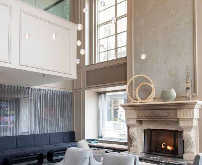 هتل Hilton Chicago